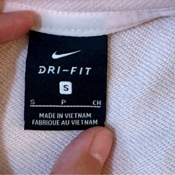 Nike Cropped Dri-Fit Sweatshirt
#1193 - Picture 6 of 9
